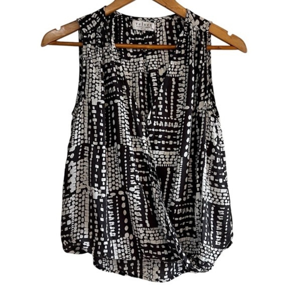 Velvet by Graham  & Spencer Zita sleeveless v-neck top XS excellent condition